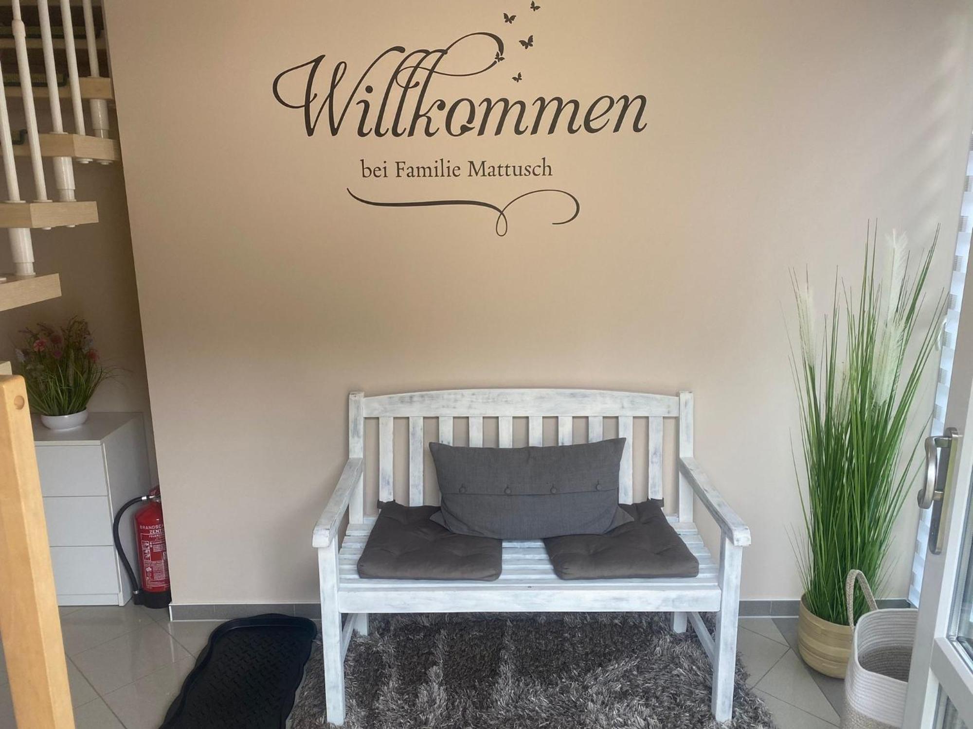 Ferienwohnung Am Waldesrand - Garten, Terrasse, Grill, Luftkuehler, Massagesessel, Kinderspielecke, Spielekonsole Cottbus Exterior foto